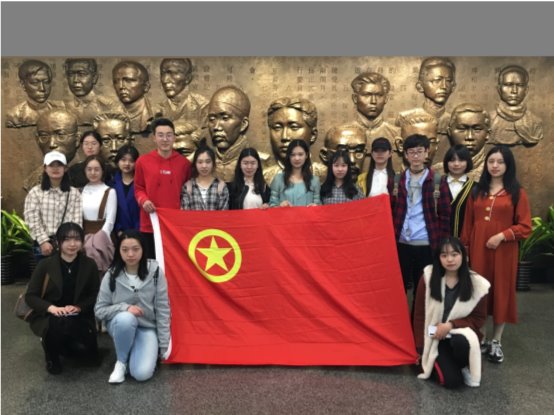 C:\Users\PC\Desktop\F1814102团日活动新闻稿件及照片\F1814102团日活动新闻稿件及照片\会址合影.jpg